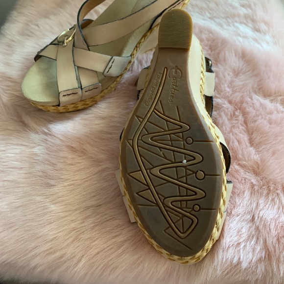 Earthier Wedge Sandals - Picture 2 of 3